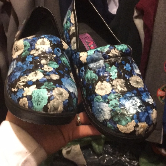 Nursing shoes - Picture 2 of 3